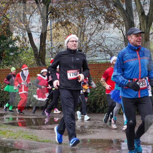 07.12.2025 - St. Pauli X-Mass-Run No. 15 Michael Burmester http://msf.ph/oto/9428169 07.12.2025 10:45:47 Laufen 1812, 1866, 1766, 233 meine-sportfotos.de