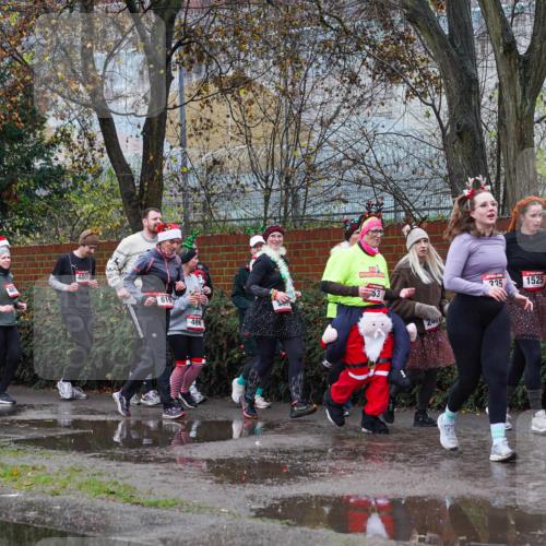 07.12.2025 - St. Pauli X-Mass-Run No. 15 Michael Burmester http://msf.ph/oto/9428244 07.12.2025 10:46:55 Laufen 1945, 755, 4801, 496, 53, 24015, 235, 1525, 16 meine-sportfotos.de