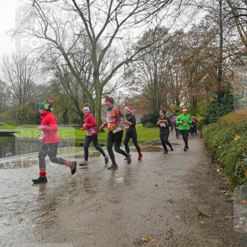 07.12.2025 - St. Pauli X-Mass-Run No. 15 Michael Burmester http://msf.ph/oto/9428366 07.12.2025 11:43:27 Laufen 581, 3577, 3407 meine-sportfotos.de