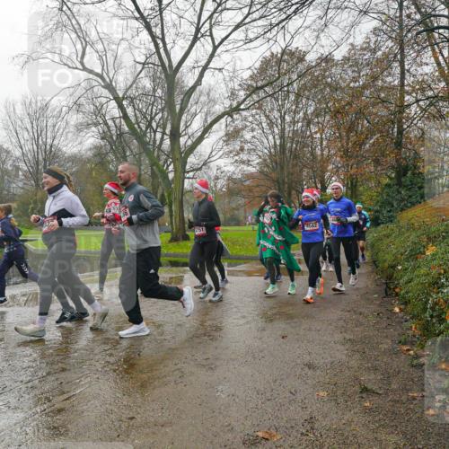 07.12.2025 - St. Pauli X-Mass-Run No. 15 Michael Burmester http://msf.ph/oto/9428388 07.12.2025 11:43:38 Laufen 4751, 4682 meine-sportfotos.de