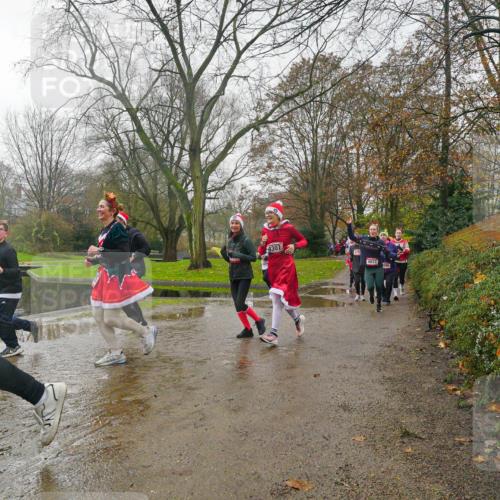 07.12.2025 - St. Pauli X-Mass-Run No. 15 Michael Burmester http://msf.ph/oto/9428462 07.12.2025 11:44:18 Laufen 4307, 4033 meine-sportfotos.de