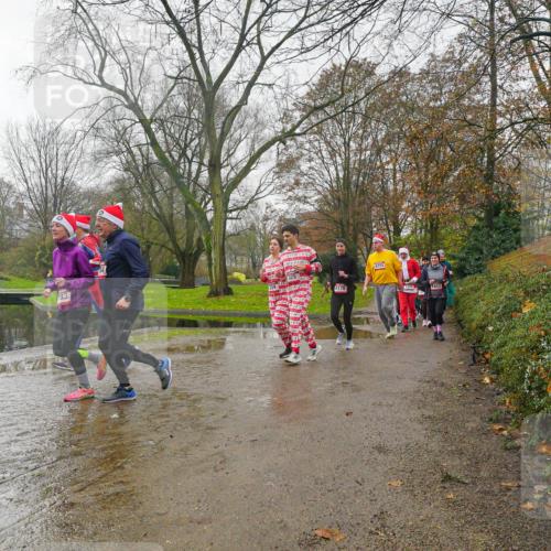 07.12.2025 - St. Pauli X-Mass-Run No. 15 Michael Burmester http://msf.ph/oto/9428484 07.12.2025 11:44:26 Laufen 183, 4176, 4755, 1452 meine-sportfotos.de