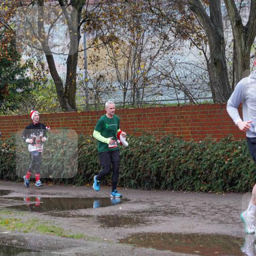 07.12.2025 - St. Pauli X-Mass-Run No. 15 Michael Burmester http://msf.ph/oto/9428549 07.12.2025 11:02:48 Laufen 2597, 2766, 65, 551 meine-sportfotos.de