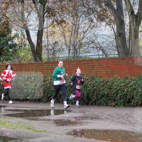 07.12.2025 - St. Pauli X-Mass-Run No. 15 Michael Burmester http://msf.ph/oto/9428555 07.12.2025 11:02:54 Laufen 1345, 1346 meine-sportfotos.de