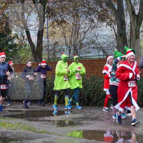 07.12.2025 - St. Pauli X-Mass-Run No. 15 Michael Burmester http://msf.ph/oto/9428639 07.12.2025 11:04:23 Laufen 127, 2242, 2812, 3099, 3098, 205, 209, 20, 2787, 2059 meine-sportfotos.de