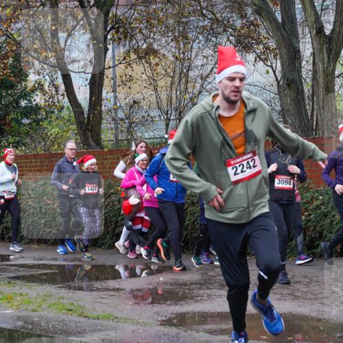 07.12.2025 - St. Pauli X-Mass-Run No. 15 Michael Burmester http://msf.ph/oto/9428647 07.12.2025 11:04:25 Laufen 2375, 1427, 2386, 1593, 2242, 3098, 3095 meine-sportfotos.de