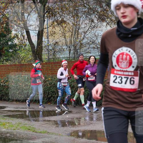 07.12.2025 - St. Pauli X-Mass-Run No. 15 Michael Burmester http://msf.ph/oto/9428660 07.12.2025 11:04:30 Laufen 150, 149, 4632, 2605, 260, 2881, 2376, 50, 154 meine-sportfotos.de