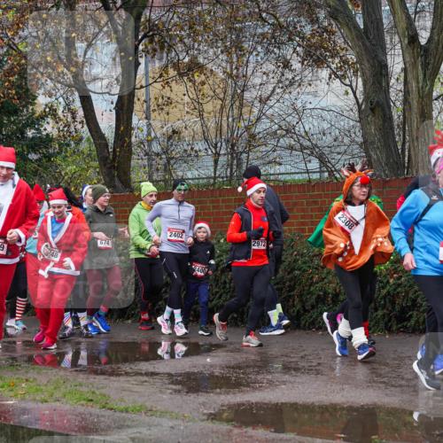 07.12.2025 - St. Pauli X-Mass-Run No. 15 Michael Burmester http://msf.ph/oto/9428746 07.12.2025 11:05:40 Laufen 2749, 48, 674, 2402, 2400, 2972, 2308, 2017 meine-sportfotos.de