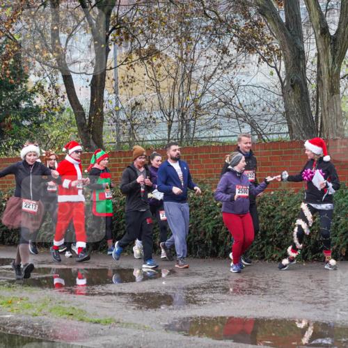 07.12.2025 - St. Pauli X-Mass-Run No. 15 Michael Burmester http://msf.ph/oto/9428839 07.12.2025 11:06:40 Laufen 3296, 3050, 2213, 305, 31, 2500, 522 meine-sportfotos.de