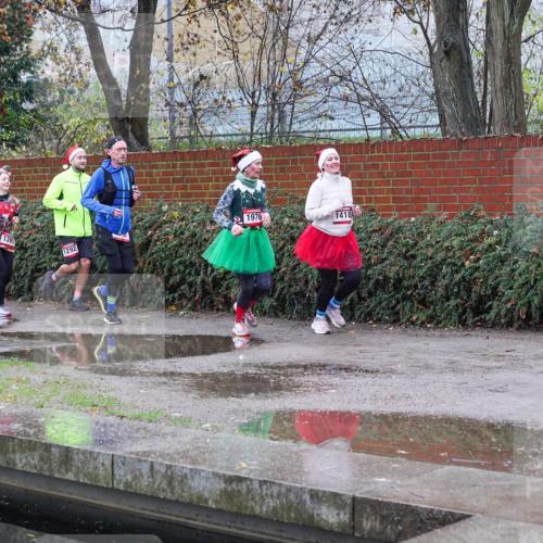 07.12.2025 - St. Pauli X-Mass-Run No. 15 Michael Burmester http://msf.ph/oto/9428935 07.12.2025 09:40:48 Laufen 1976, 1292, 1418 meine-sportfotos.de