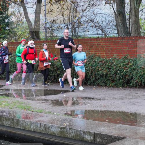 07.12.2025 - St. Pauli X-Mass-Run No. 15 Michael Burmester http://msf.ph/oto/9429034 07.12.2025 09:41:59 Laufen 802, 977, 975, 1307, 1425 meine-sportfotos.de
