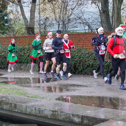07.12.2025 - St. Pauli X-Mass-Run No. 15 Michael Burmester http://msf.ph/oto/9429043 07.12.2025 09:42:01 Laufen 387, 1333, 140, 1354, 358, 3629, 802, 972, 97, 1307 meine-sportfotos.de