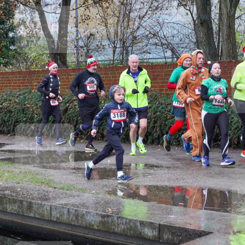 07.12.2025 - St. Pauli X-Mass-Run No. 15 Michael Burmester http://msf.ph/oto/9429144 07.12.2025 09:43:07 Laufen 956, 805, 3188, 05, 9, 1449, 1522 meine-sportfotos.de