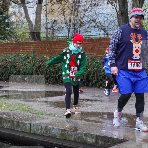 07.12.2025 - St. Pauli X-Mass-Run No. 15 Michael Burmester http://msf.ph/oto/9429287 07.12.2025 09:44:30 Laufen 11, 1180 meine-sportfotos.de