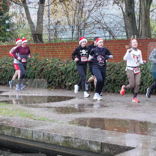 07.12.2025 - St. Pauli X-Mass-Run No. 15 Michael Burmester http://msf.ph/oto/9429302 07.12.2025 09:44:37 Laufen 2780, 1118, 3246, 4556, 4559 meine-sportfotos.de