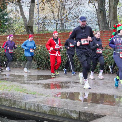 07.12.2025 - St. Pauli X-Mass-Run No. 15 Michael Burmester http://msf.ph/oto/9429320 07.12.2025 09:44:48 Laufen 3971, 389, 3300, 54, 19, 1505, 3911, 38, 3970, 3857 meine-sportfotos.de