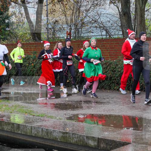 07.12.2025 - St. Pauli X-Mass-Run No. 15 Michael Burmester http://msf.ph/oto/9429346 07.12.2025 09:45:02 Laufen 4237, 1768, 1479, 4235, 96, 2756 meine-sportfotos.de