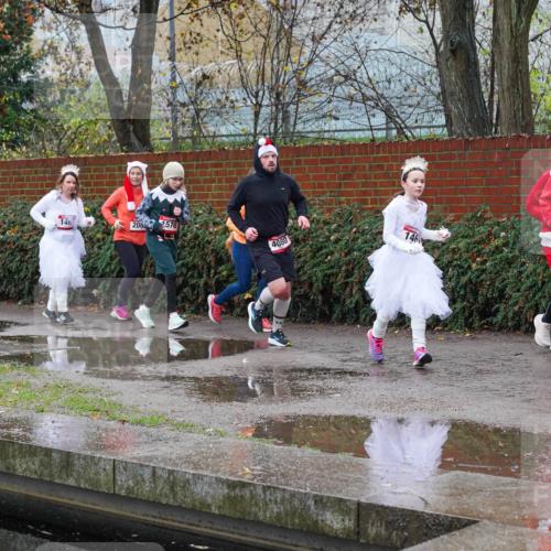 07.12.2025 - St. Pauli X-Mass-Run No. 15 Michael Burmester http://msf.ph/oto/9429424 07.12.2025 09:45:39 Laufen 3410, 3411, 146, 208, 1576, 4080, 146, 1571, 4231 meine-sportfotos.de