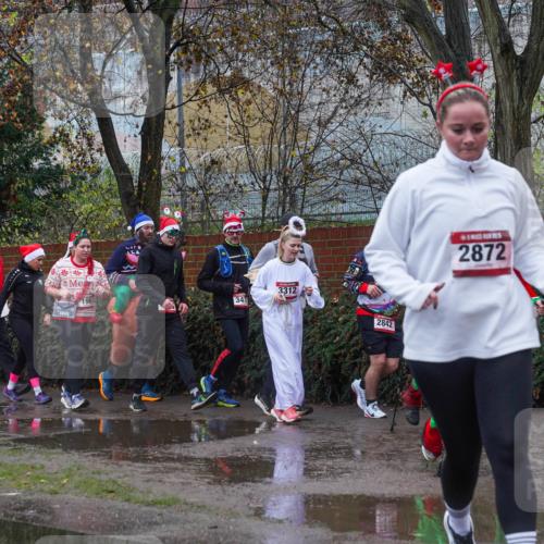 07.12.2025 - St. Pauli X-Mass-Run No. 15 Michael Burmester http://msf.ph/oto/9429433 07.12.2025 11:26:00 Laufen 1916, 34, 3312, 2842, 2872, 954 meine-sportfotos.de