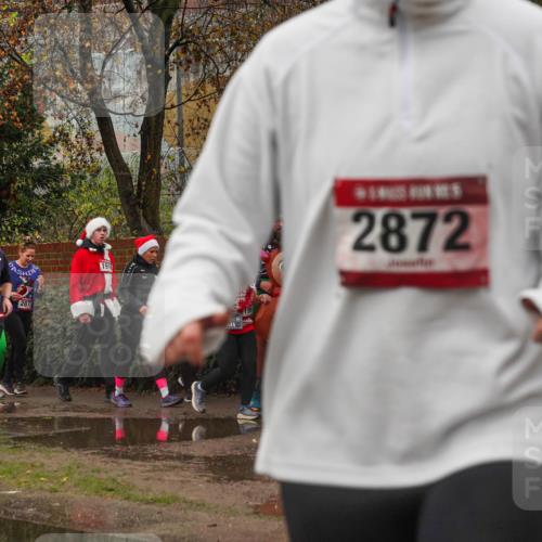 07.12.2025 - St. Pauli X-Mass-Run No. 15 Michael Burmester http://msf.ph/oto/9429435 07.12.2025 11:26:01 Laufen 4423, 1916, 2872, 206, 2877 meine-sportfotos.de