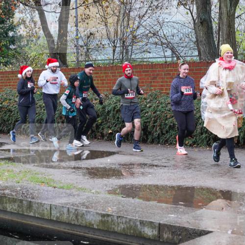 07.12.2025 - St. Pauli X-Mass-Run No. 15 Michael Burmester http://msf.ph/oto/9429503 07.12.2025 09:46:20 Laufen 396, 3904, 27, 2770, 526, 2177 meine-sportfotos.de