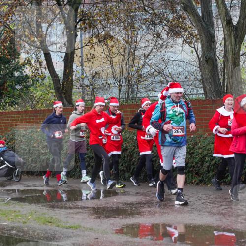 07.12.2025 - St. Pauli X-Mass-Run No. 15 Michael Burmester http://msf.ph/oto/9429504 07.12.2025 11:26:42 Laufen 2, 4134, 24, 2670, 4184, 2203, 2589 meine-sportfotos.de