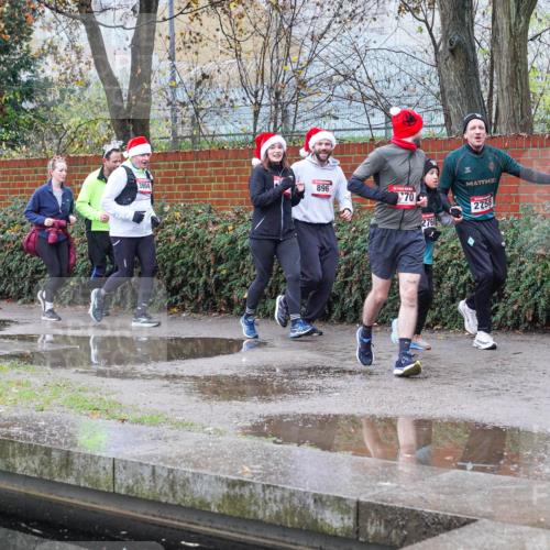 07.12.2025 - St. Pauli X-Mass-Run No. 15 Michael Burmester http://msf.ph/oto/9429506 07.12.2025 09:46:21 Laufen 896, 70, 2760, 2758, 1526 meine-sportfotos.de