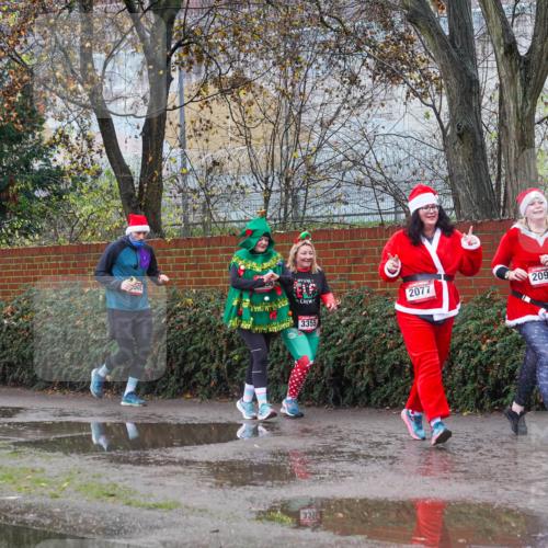 07.12.2025 - St. Pauli X-Mass-Run No. 15 Michael Burmester http://msf.ph/oto/9429536 07.12.2025 11:27:19 Laufen 3355, 3322, 2077, 2094 meine-sportfotos.de