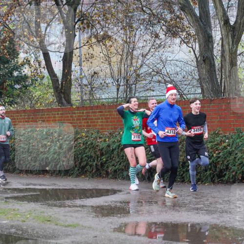 07.12.2025 - St. Pauli X-Mass-Run No. 15 Michael Burmester http://msf.ph/oto/9429699 07.12.2025 11:40:56 Laufen 274, 2811, 4312, 3459, 3192, 000 meine-sportfotos.de