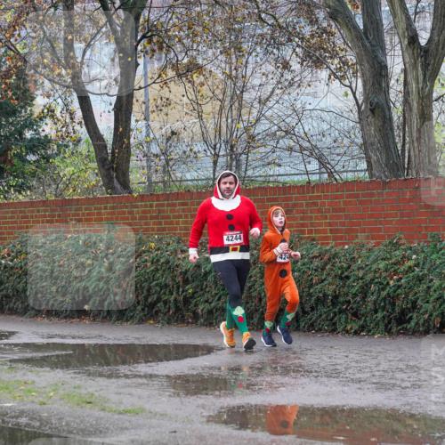 07.12.2025 - St. Pauli X-Mass-Run No. 15 Michael Burmester http://msf.ph/oto/9429727 07.12.2025 11:41:15 Laufen 4244, 424 meine-sportfotos.de