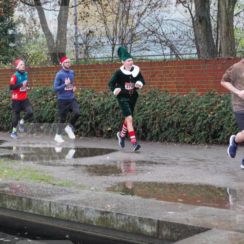 07.12.2025 - St. Pauli X-Mass-Run No. 15 Michael Burmester http://msf.ph/oto/9429795 07.12.2025 09:58:55 Laufen 2687, 4545, 374, 348 meine-sportfotos.de