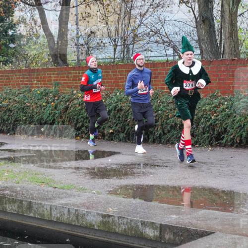 07.12.2025 - St. Pauli X-Mass-Run No. 15 Michael Burmester http://msf.ph/oto/9429798 07.12.2025 09:58:56 Laufen 2087, 4545, 3741 meine-sportfotos.de