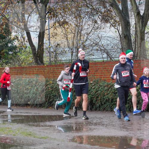 07.12.2025 - St. Pauli X-Mass-Run No. 15 Michael Burmester http://msf.ph/oto/9429922 07.12.2025 11:44:23 Laufen 10, 1728, 1731, 4281, 4280 meine-sportfotos.de