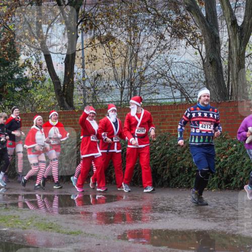 07.12.2025 - St. Pauli X-Mass-Run No. 15 Michael Burmester http://msf.ph/oto/9429936 07.12.2025 11:44:46 Laufen 4297, 4212, 4216 meine-sportfotos.de