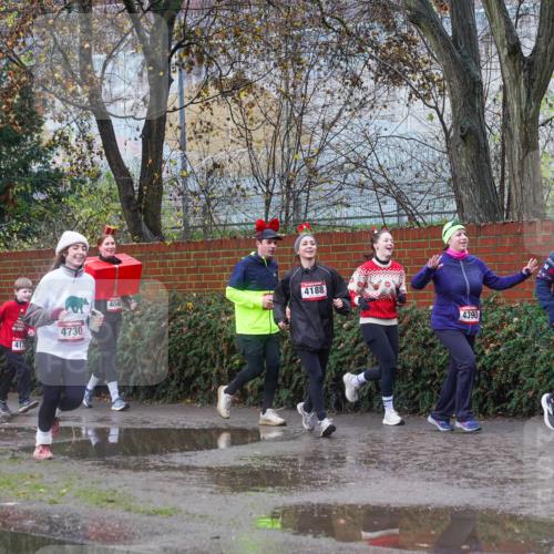 07.12.2025 - St. Pauli X-Mass-Run No. 15 Michael Burmester http://msf.ph/oto/9429975 07.12.2025 11:45:01 Laufen 417, 4730, 4048, 4188, 4390, 4033 meine-sportfotos.de
