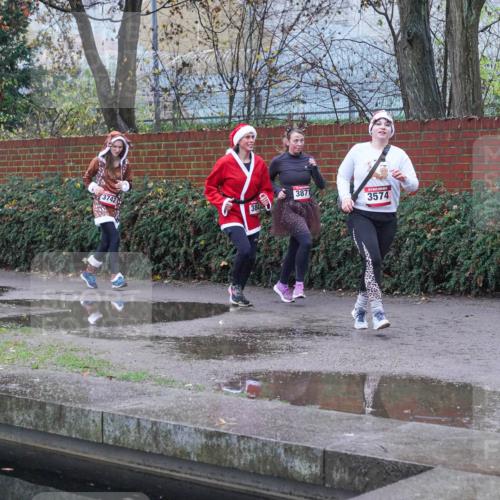 07.12.2025 - St. Pauli X-Mass-Run No. 15 Michael Burmester http://msf.ph/oto/9429991 07.12.2025 10:01:43 Laufen 3742, 4458, 3871, 3574, 3984 meine-sportfotos.de