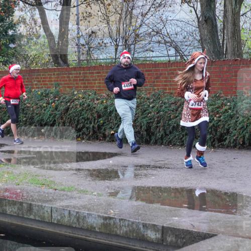 07.12.2025 - St. Pauli X-Mass-Run No. 15 Michael Burmester http://msf.ph/oto/9429996 07.12.2025 10:01:46 Laufen 4503, 4523, 4458, 3742 meine-sportfotos.de