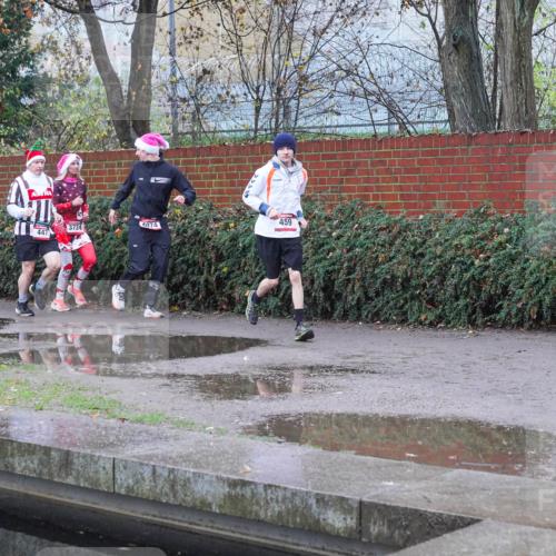 07.12.2025 - St. Pauli X-Mass-Run No. 15 Michael Burmester http://msf.ph/oto/9430007 07.12.2025 10:01:56 Laufen 459, 3724, 4074, 447 meine-sportfotos.de