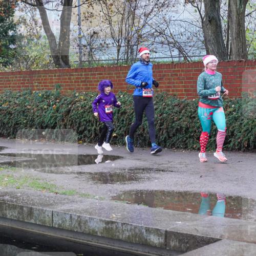 07.12.2025 - St. Pauli X-Mass-Run No. 15 Michael Burmester http://msf.ph/oto/9430066 07.12.2025 10:02:30 Laufen 4501, 409, 4078, 307, 84 meine-sportfotos.de