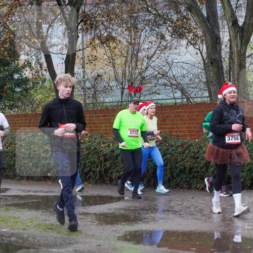 07.12.2025 - St. Pauli X-Mass-Run No. 15 Michael Burmester http://msf.ph/oto/9430084 07.12.2025 11:45:46 Laufen 3712, 3758, 2953, 4722 meine-sportfotos.de
