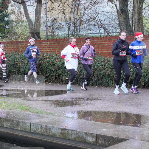 07.12.2025 - St. Pauli X-Mass-Run No. 15 Michael Burmester http://msf.ph/oto/9430103 07.12.2025 10:03:11 Laufen 1039, 2792, 4372, 4201, 4204, 4373 meine-sportfotos.de