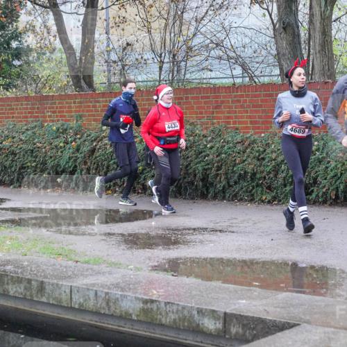 07.12.2025 - St. Pauli X-Mass-Run No. 15 Michael Burmester http://msf.ph/oto/9430113 07.12.2025 10:03:36 Laufen 4435, 4689, 3783 meine-sportfotos.de