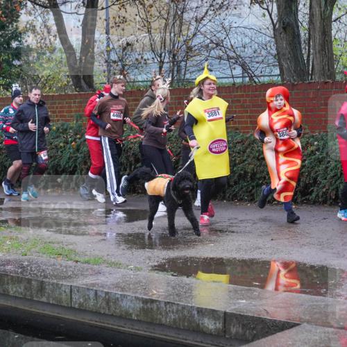 07.12.2025 - St. Pauli X-Mass-Run No. 15 Michael Burmester http://msf.ph/oto/9430121 07.12.2025 10:03:54 Laufen 4460, 429, 3881, 388, 3879 meine-sportfotos.de