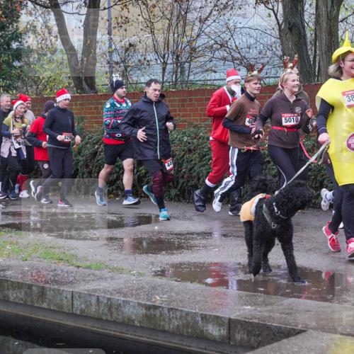 07.12.2025 - St. Pauli X-Mass-Run No. 15 Michael Burmester http://msf.ph/oto/9430122 07.12.2025 10:03:55 Laufen 4293, 44, 48, 5010, 3881, 388 meine-sportfotos.de