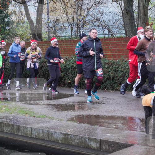 07.12.2025 - St. Pauli X-Mass-Run No. 15 Michael Burmester http://msf.ph/oto/9430123 07.12.2025 10:03:56 Laufen 11, 305, 4293, 494, 4296, 44, 5010, 6 meine-sportfotos.de