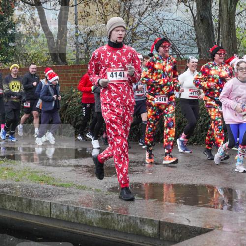 07.12.2025 - St. Pauli X-Mass-Run No. 15 Michael Burmester http://msf.ph/oto/9430130 07.12.2025 10:04:06 Laufen 404, 03, 29, 4141, 4162, 4144, 3918, 4543 meine-sportfotos.de