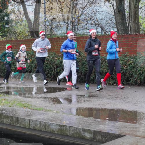 07.12.2025 - St. Pauli X-Mass-Run No. 15 Michael Burmester http://msf.ph/oto/9430146 07.12.2025 10:04:27 Laufen 1016, 107, 4407, 4446, 4121 meine-sportfotos.de