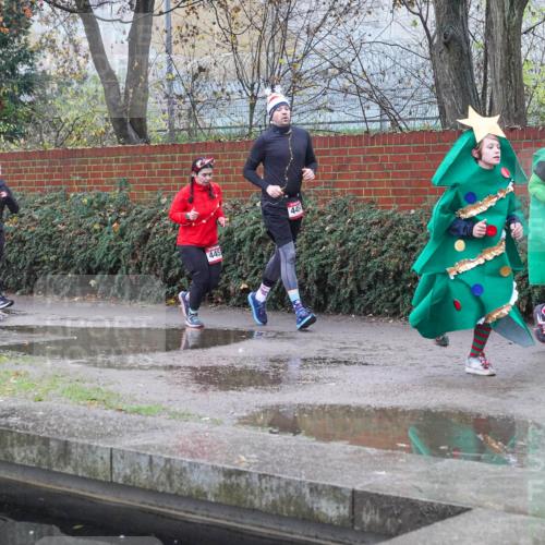 07.12.2025 - St. Pauli X-Mass-Run No. 15 Michael Burmester http://msf.ph/oto/9430149 07.12.2025 10:04:31 Laufen 445, 445, 1016 meine-sportfotos.de