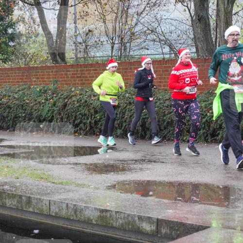07.12.2025 - St. Pauli X-Mass-Run No. 15 Michael Burmester http://msf.ph/oto/9430154 07.12.2025 10:04:38 Laufen 1639, 368, 387, 422, 369, 4043 meine-sportfotos.de