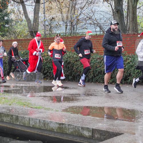 07.12.2025 - St. Pauli X-Mass-Run No. 15 Michael Burmester http://msf.ph/oto/9430159 07.12.2025 10:04:45 Laufen 420, 4135, 4136, 4531 meine-sportfotos.de